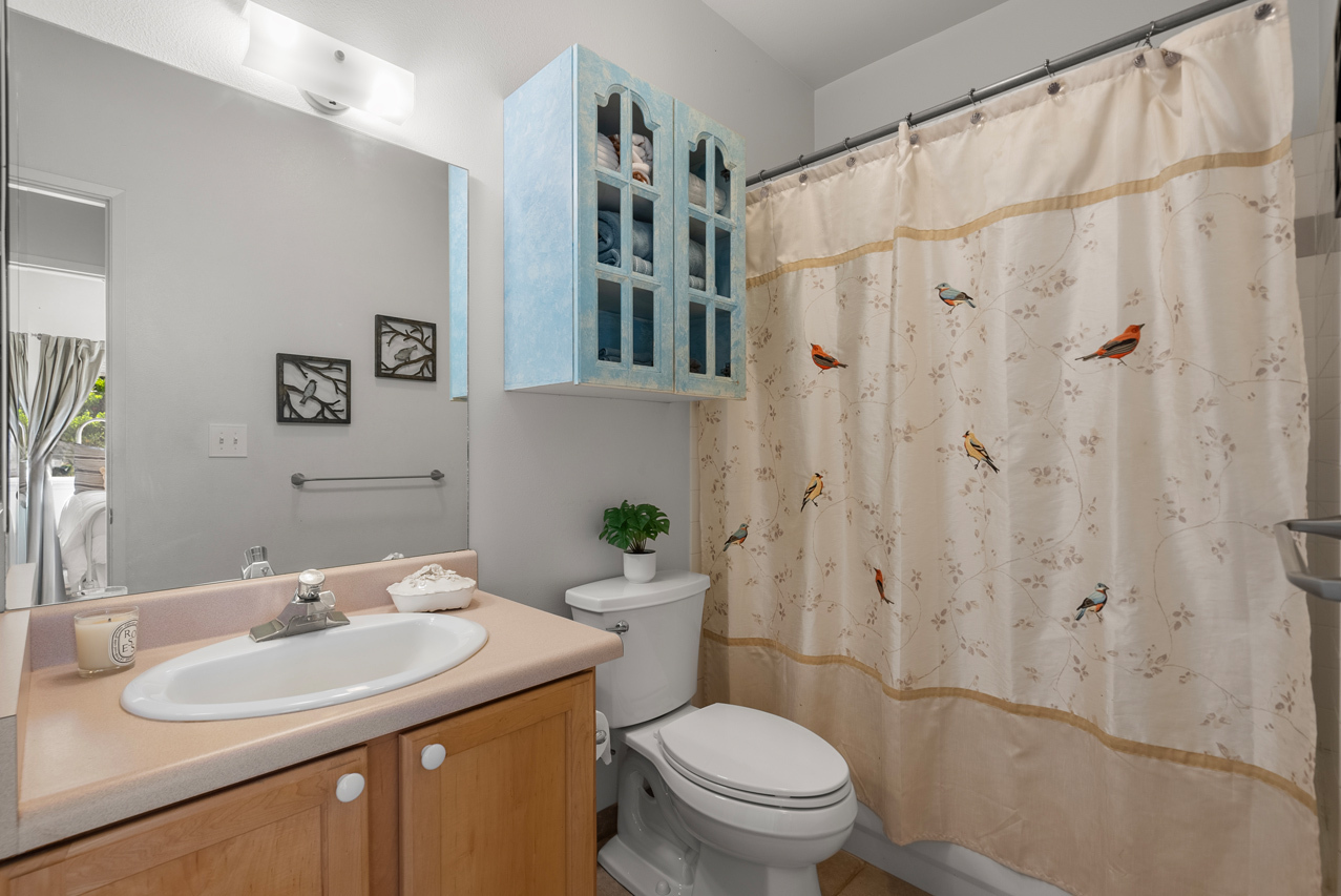 Bedroom 2 & bathroom 2: 