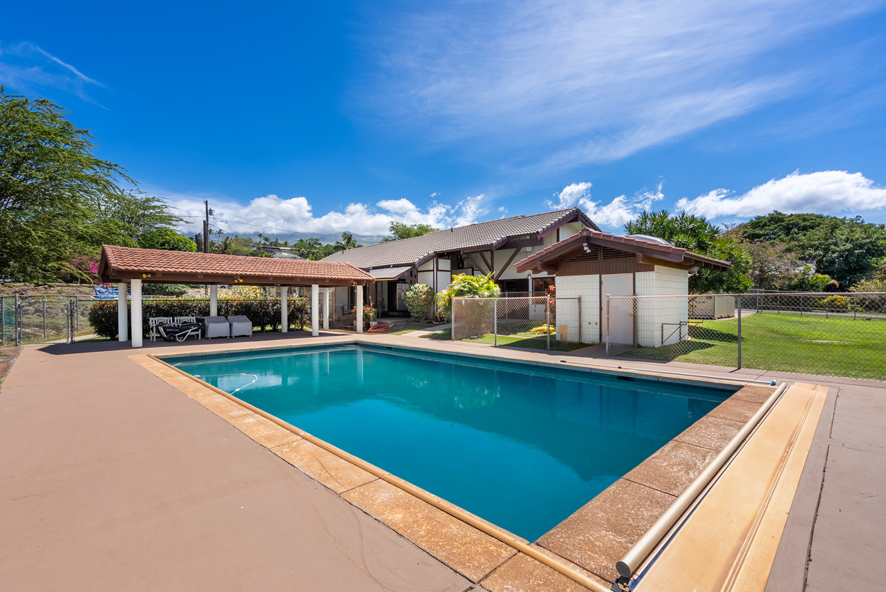 Pool and covered pavilion: 