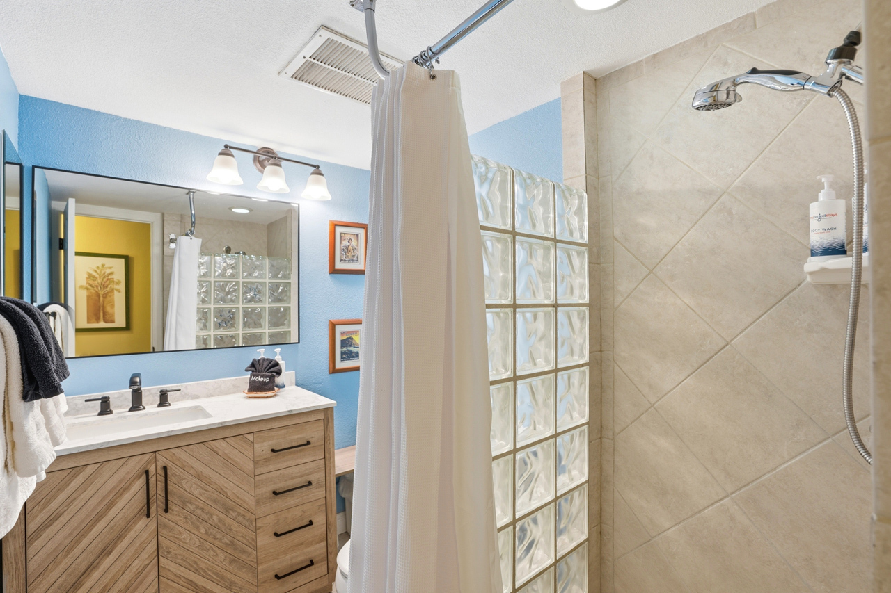 Bathroom 2: 