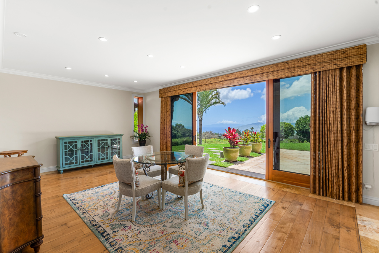 Entertaining room: 