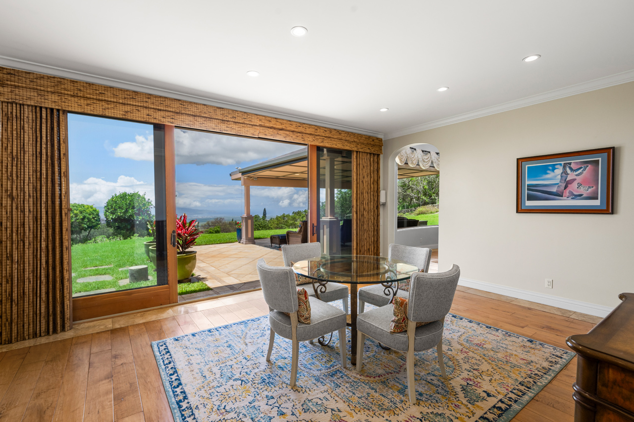 Entertaining room: 