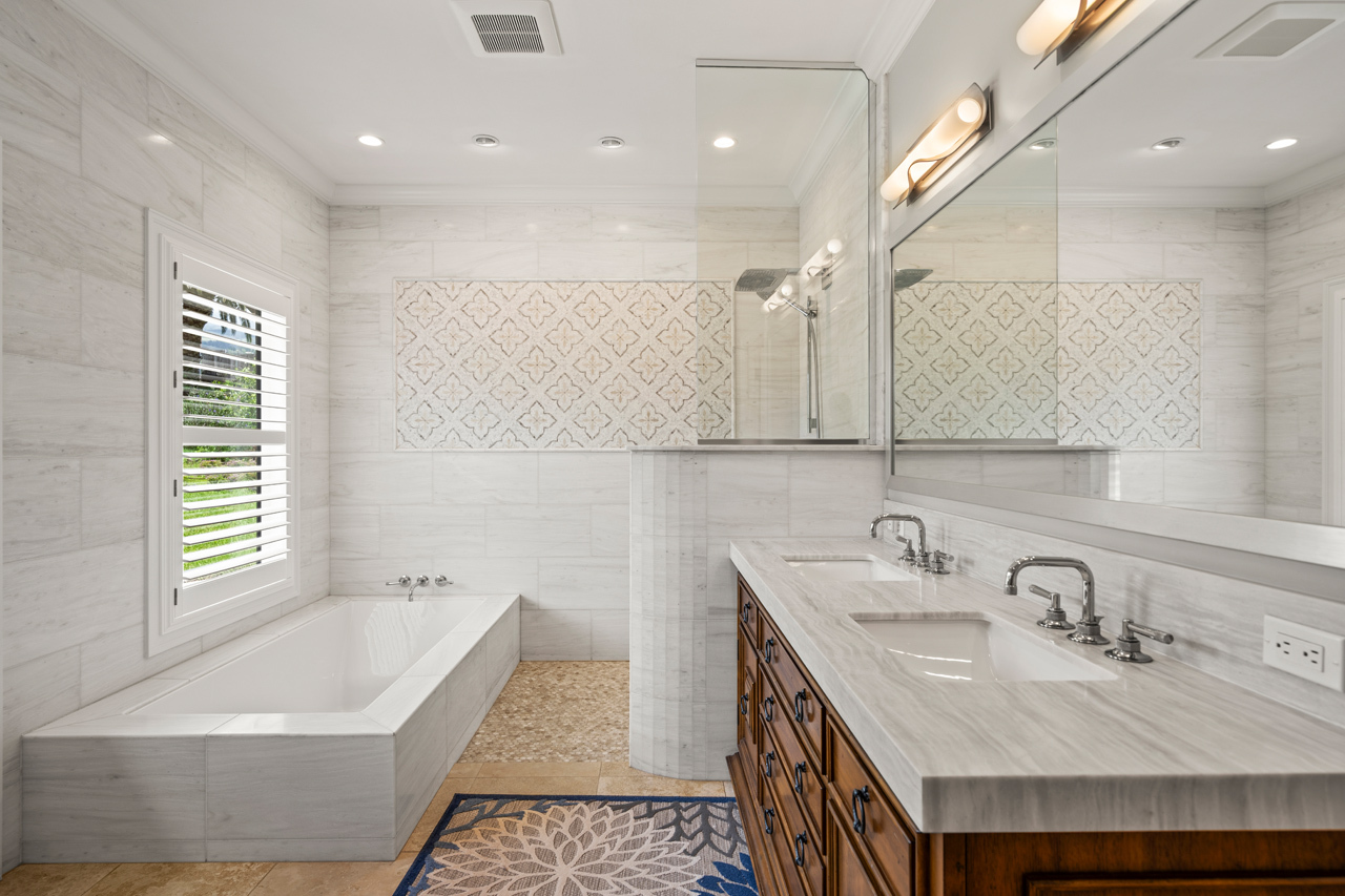 Primary Bathroom: 