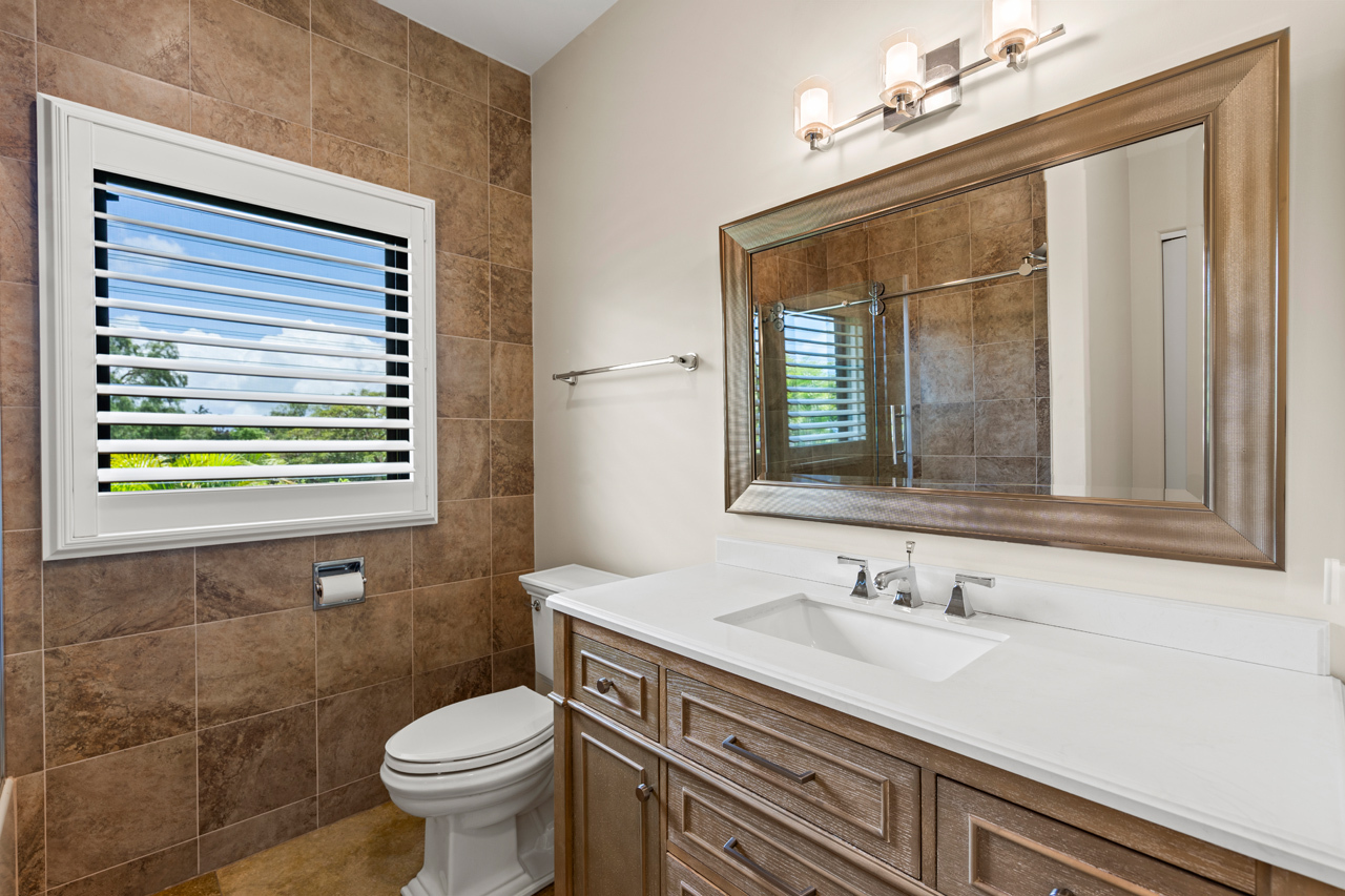 Bathroom 2: 