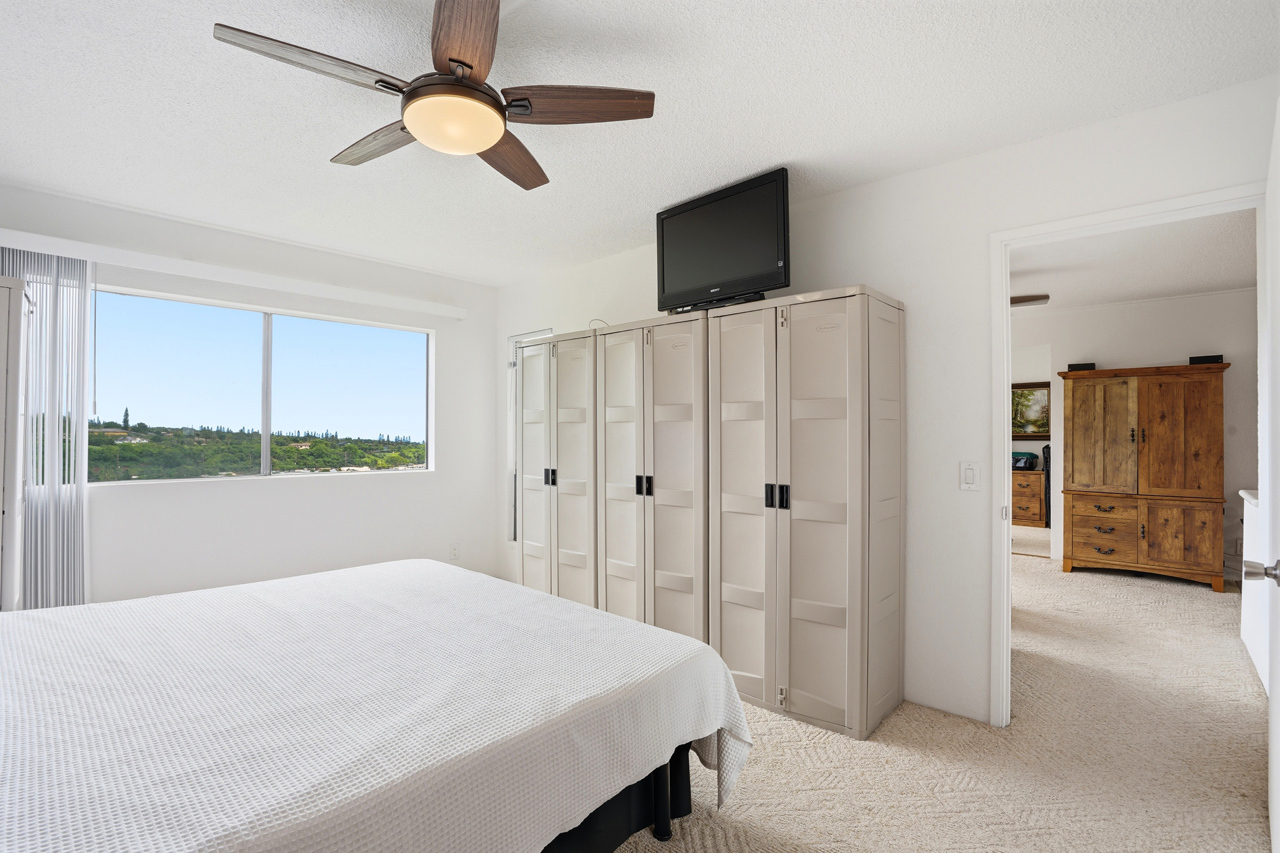 Bedroom 1: 