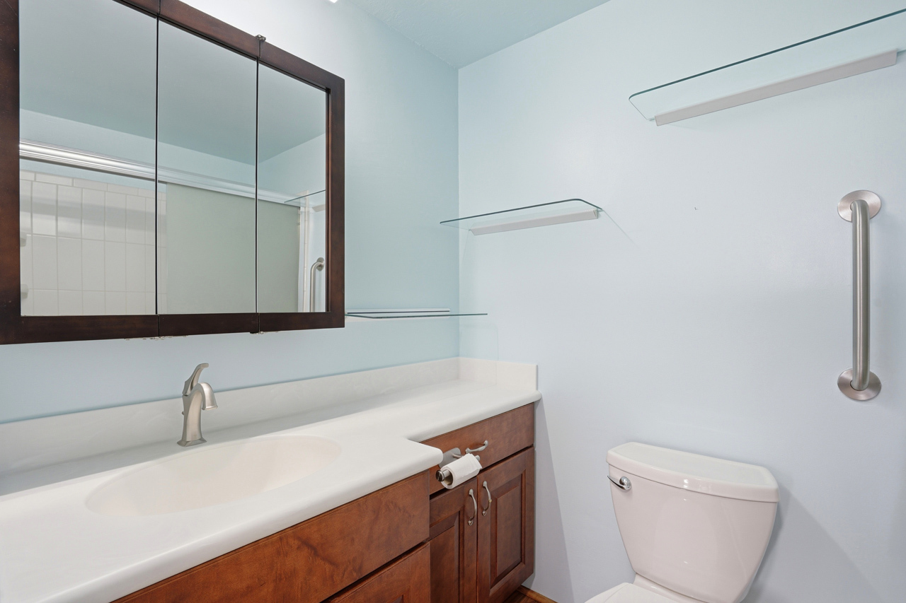 Bathroom 1: 
