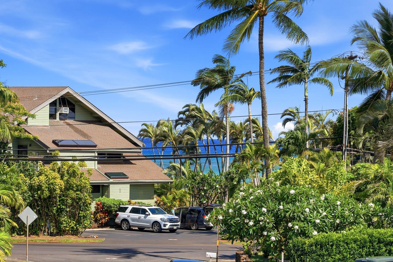 Lanai with ocean view: 