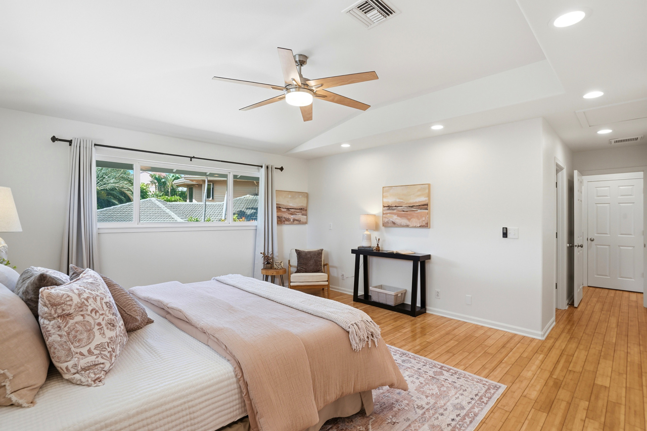 Primary suite: Bedroom