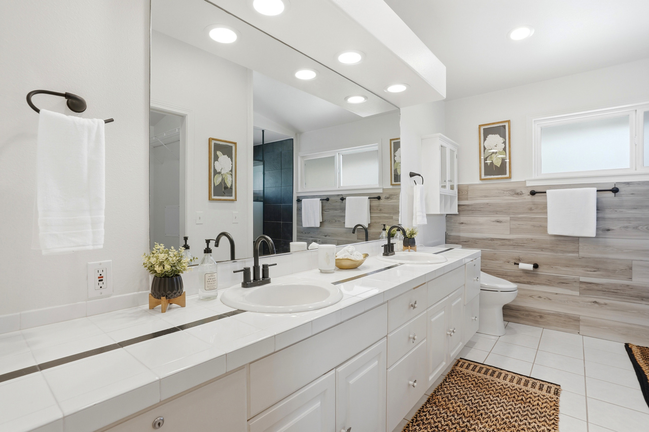 Primary bathroom: 