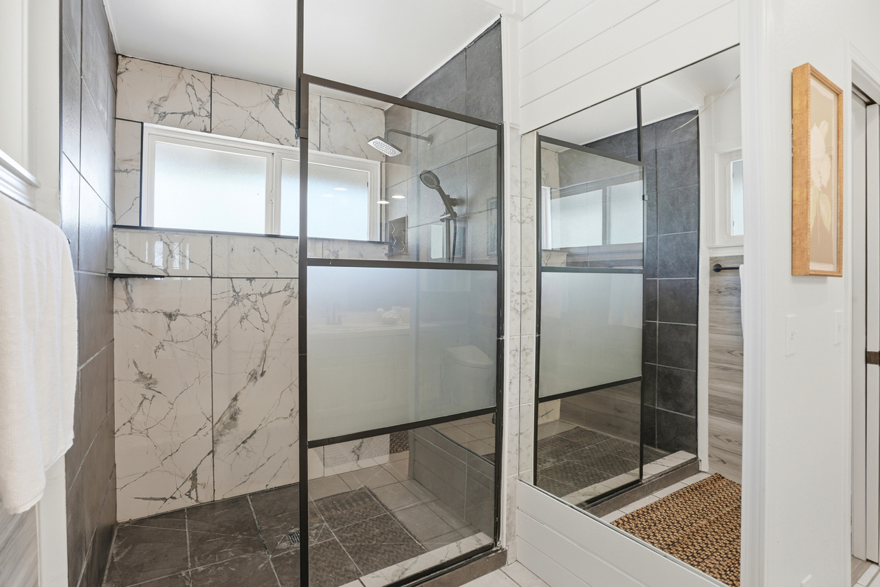 Primary bathroom: 
