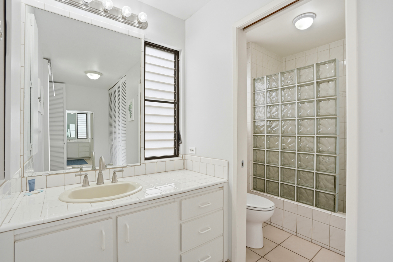Bathroom 1: 