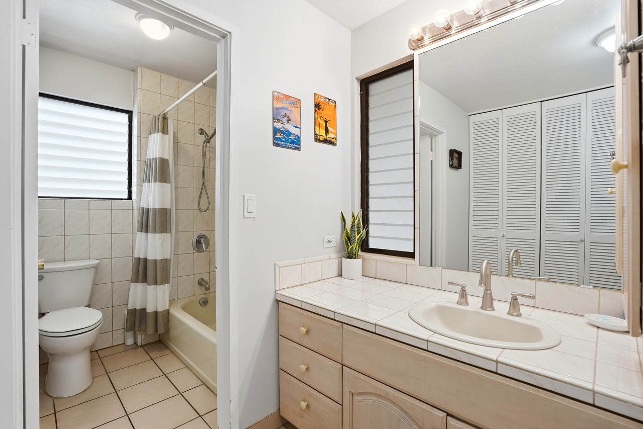 Bathroom 2: 
