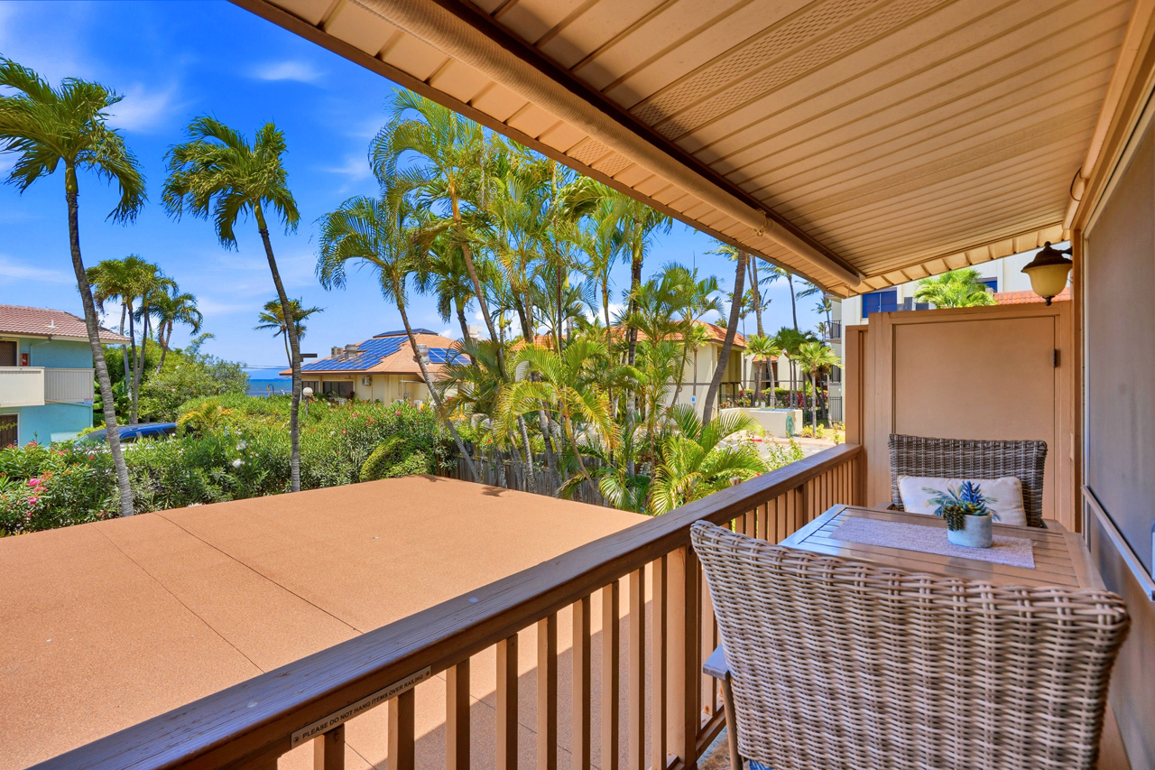 Lanai with ocean views: 