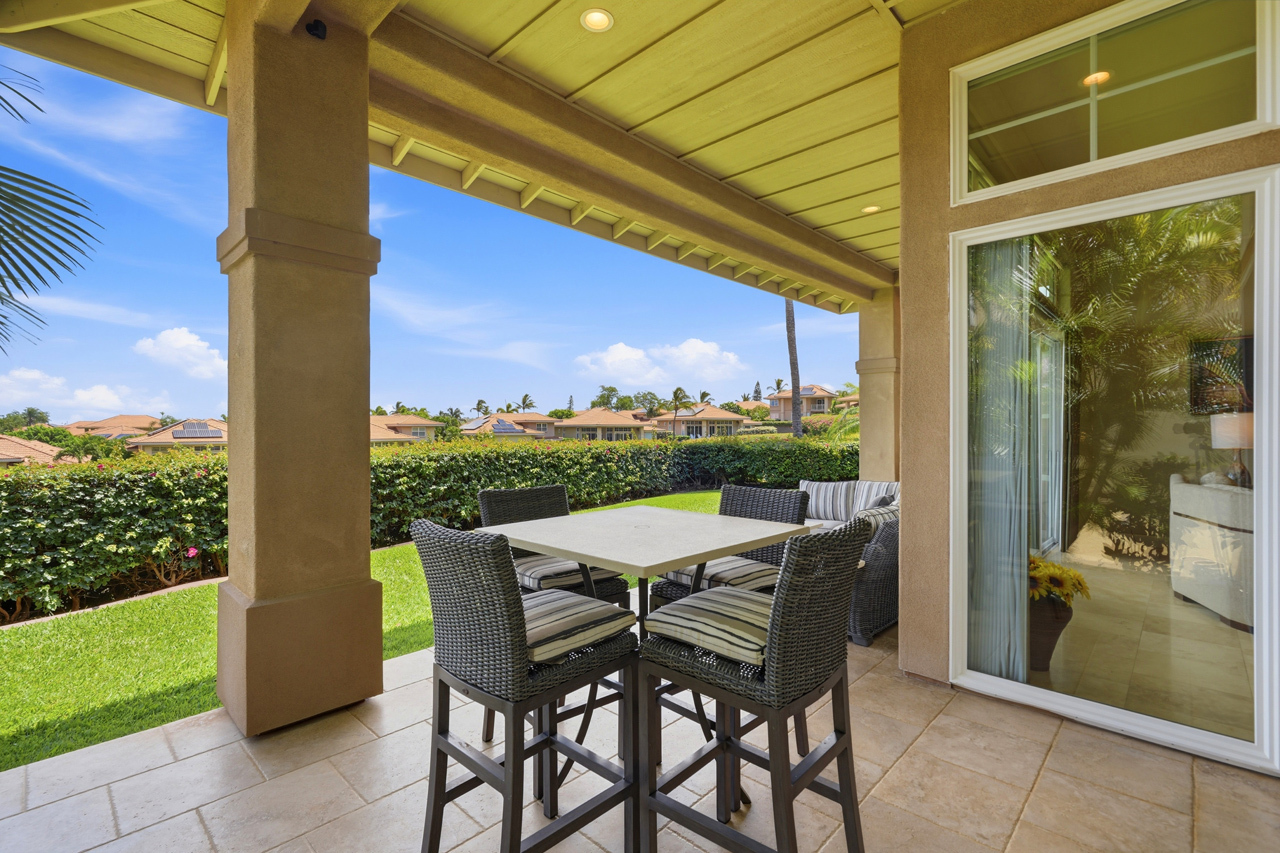 Large covered lanai: 