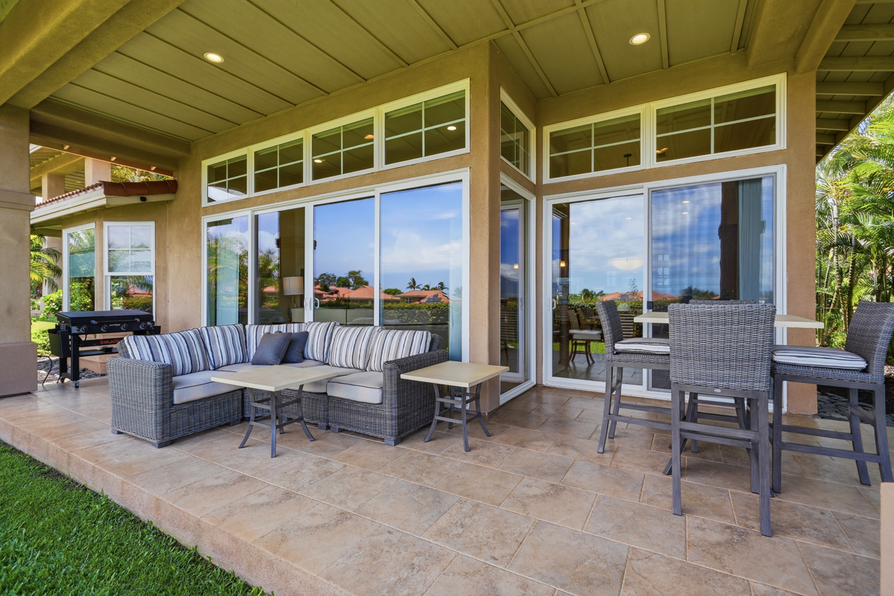 Large covered lanai: 