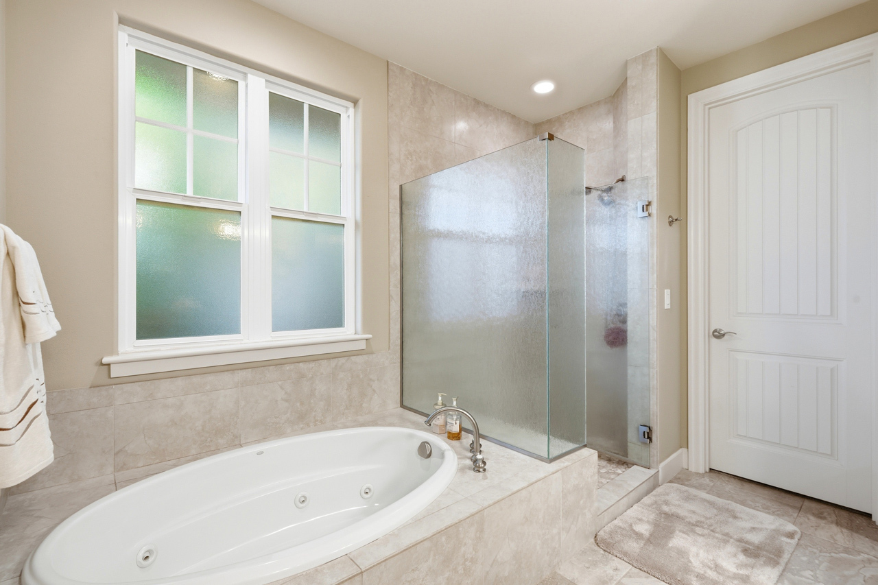 Primary Suite: 