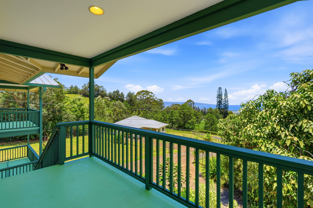 Covered lanai spaces with ocean views: 