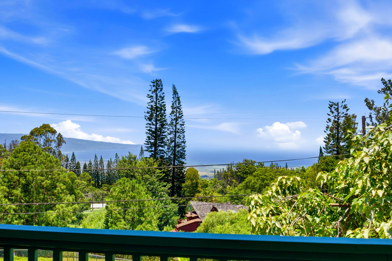 Covered lanai spaces with ocean views: 