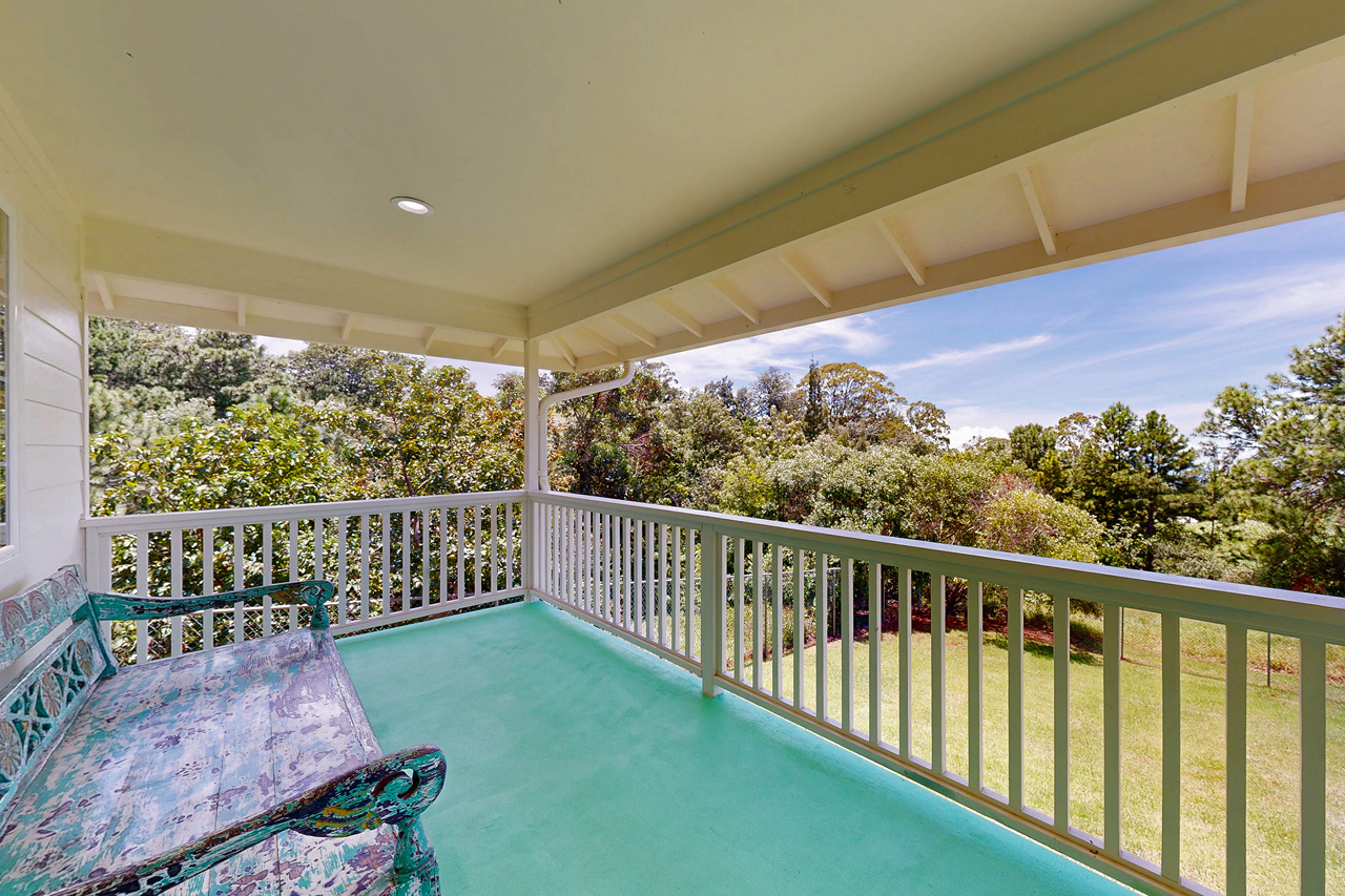 Large covered lanai: 