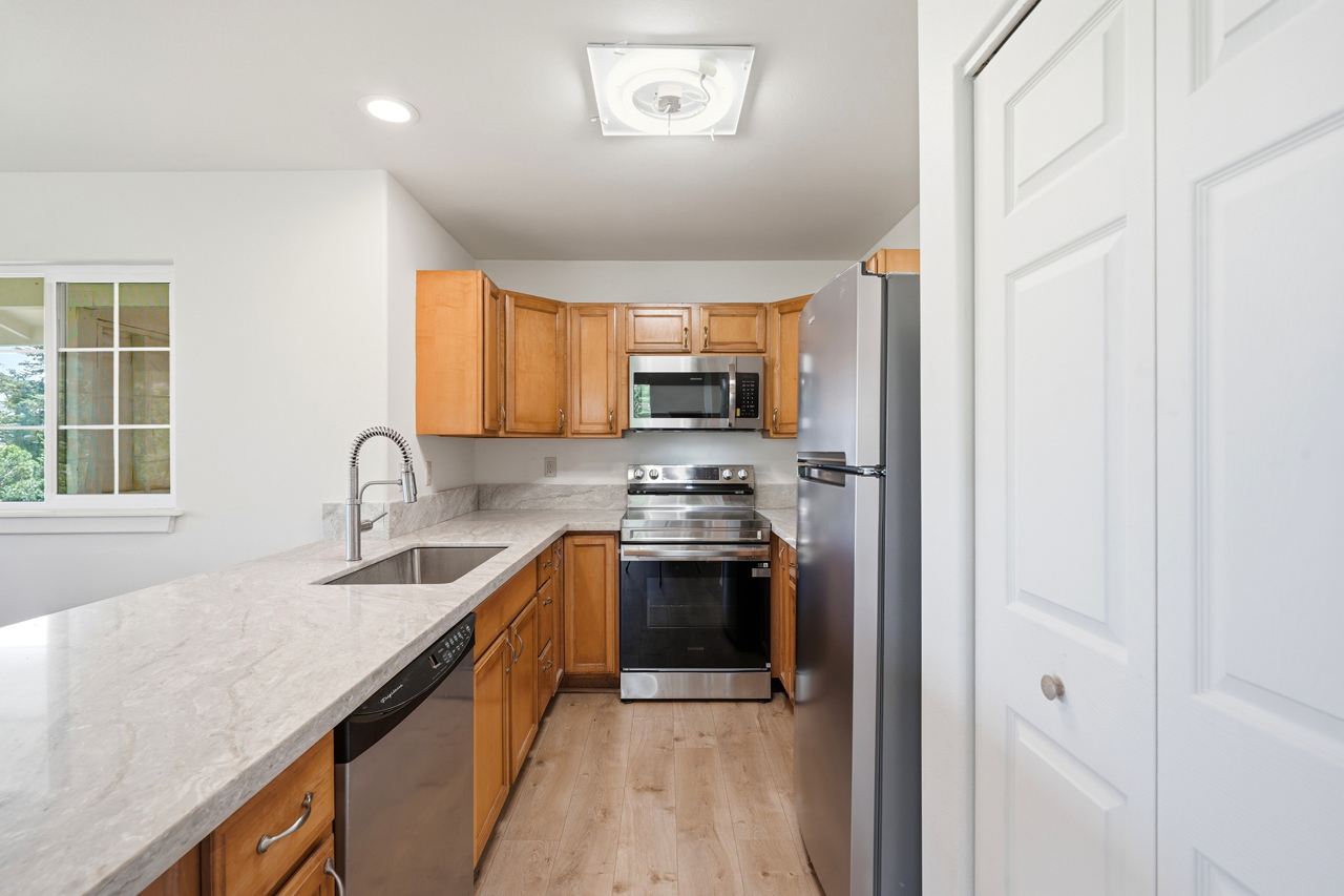 Kitchen: 