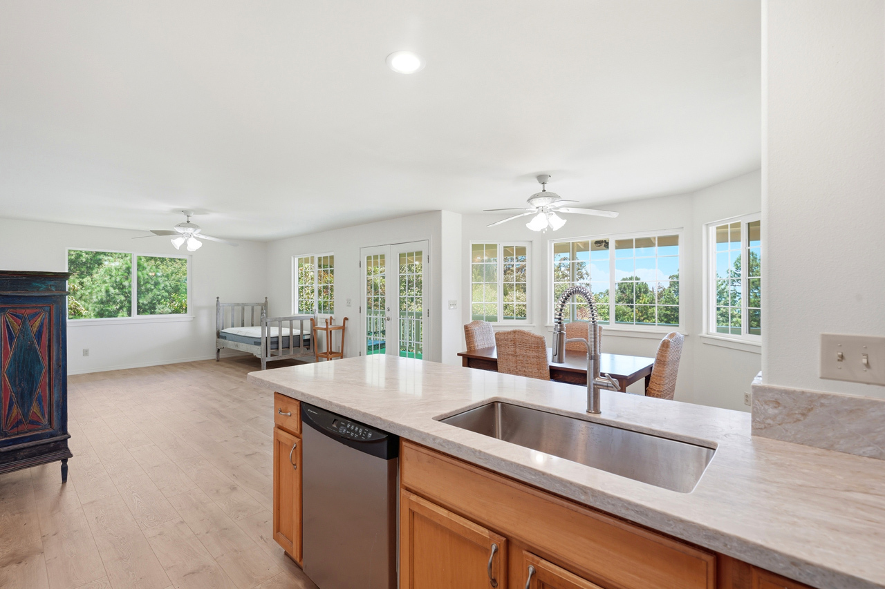 Kitchen: 