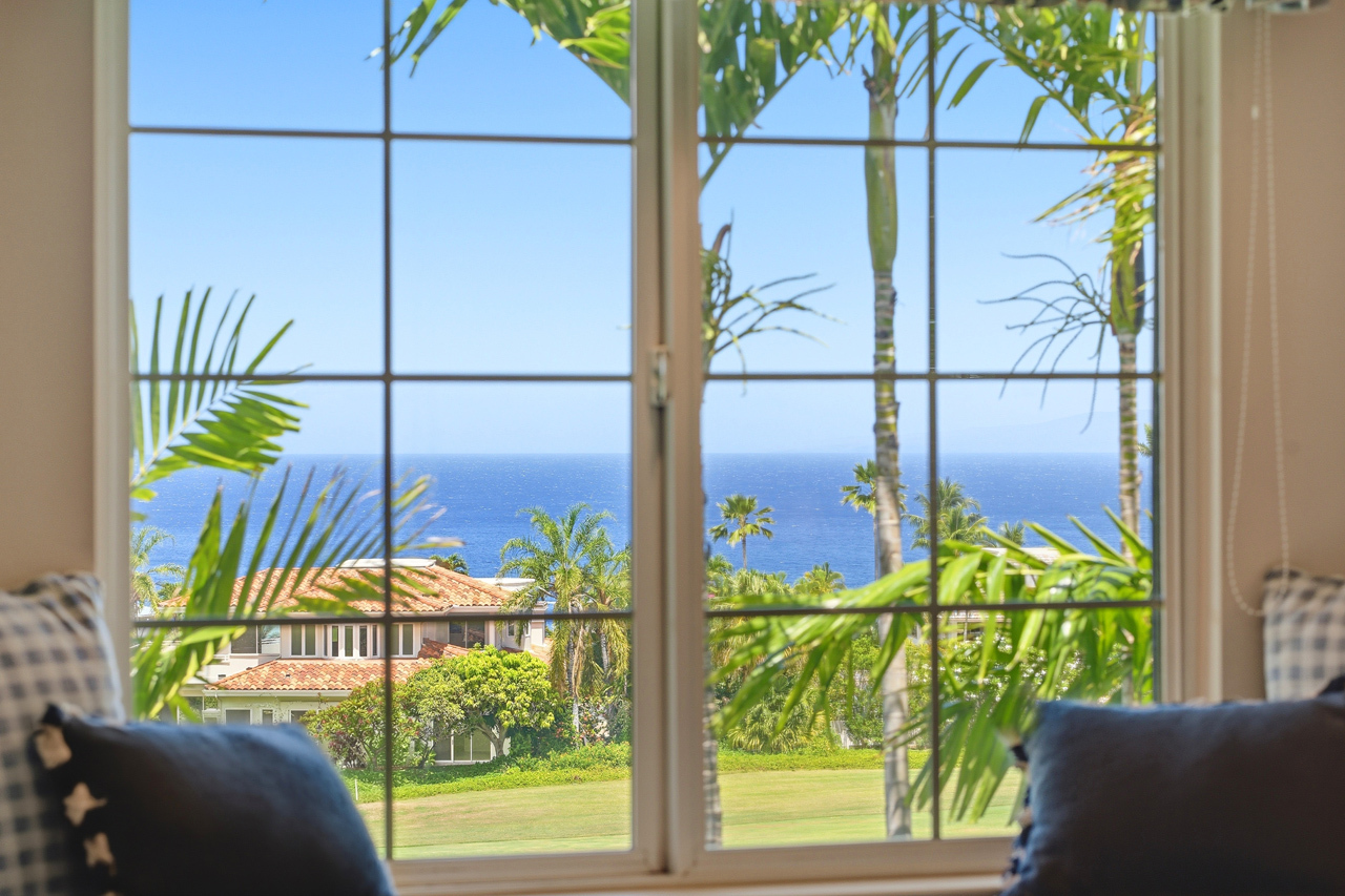 Primary suite with ocean views: 