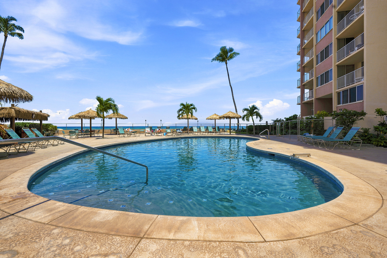 Community pool and amenities: 
