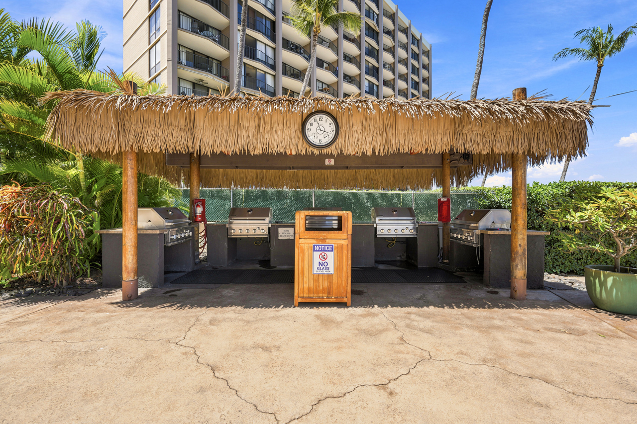 Community pool and amenities: 