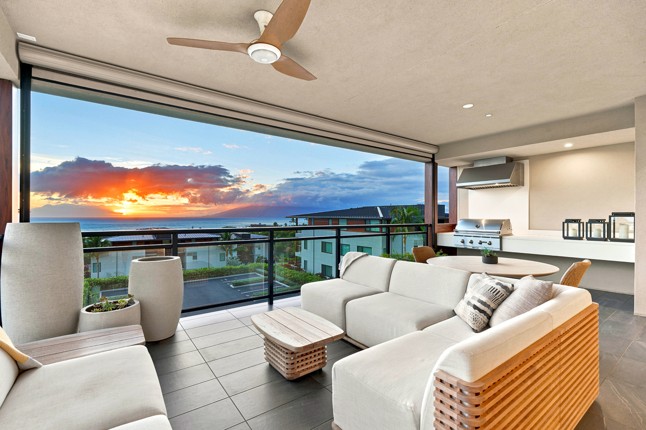 Large covered lanai: 