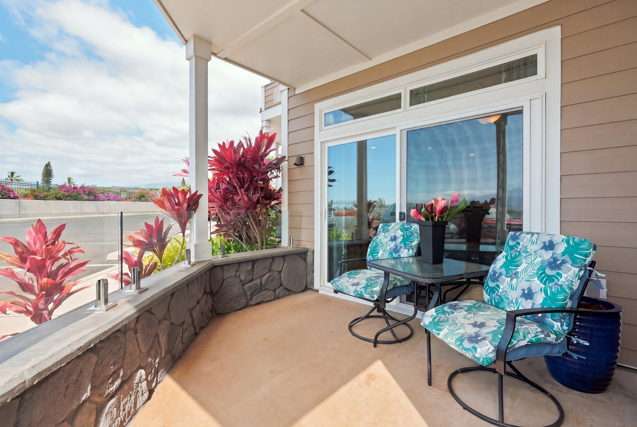 Spacious covered lanai: 