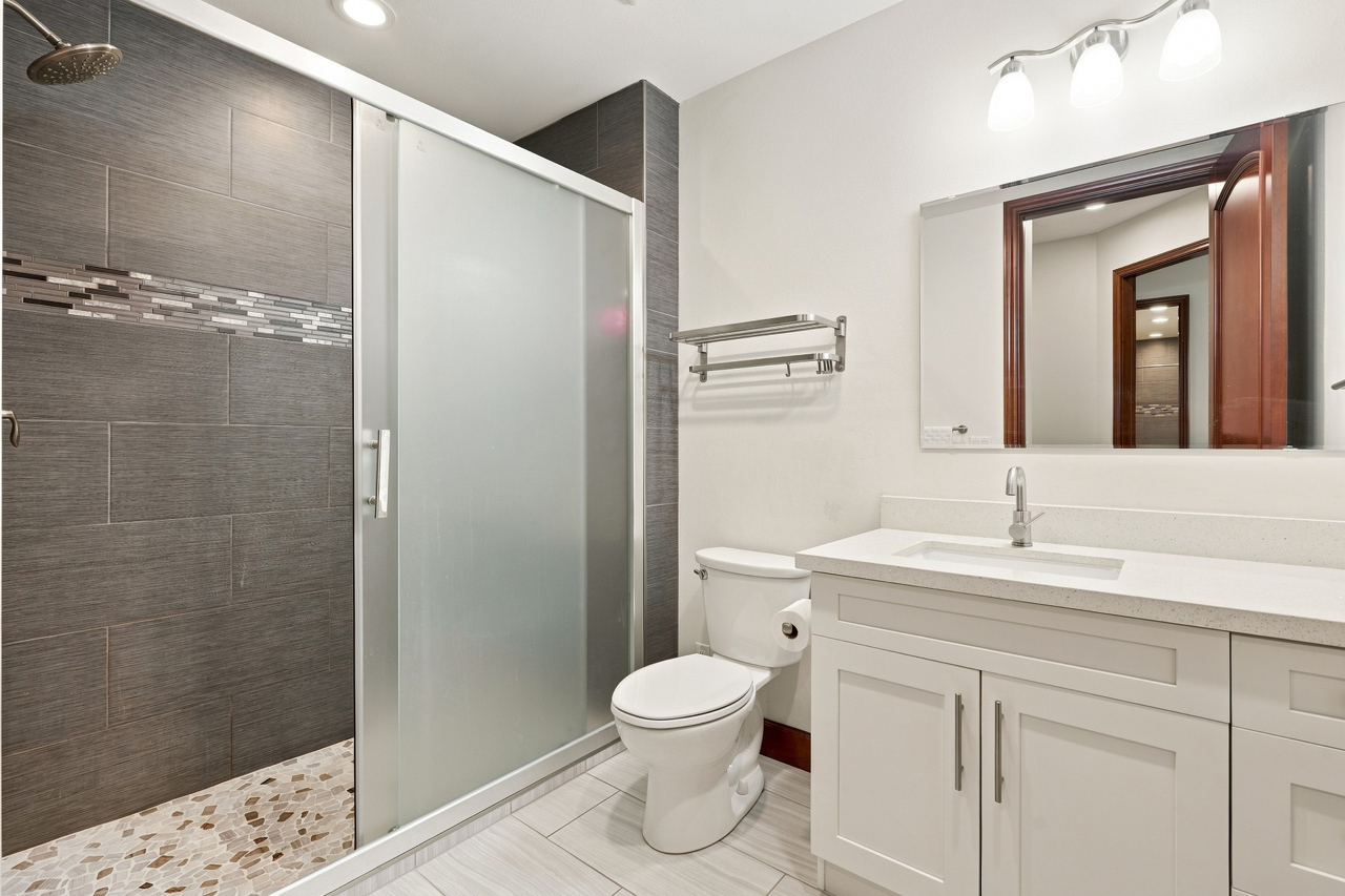 Bedroom 2 & Bathroom 2: 