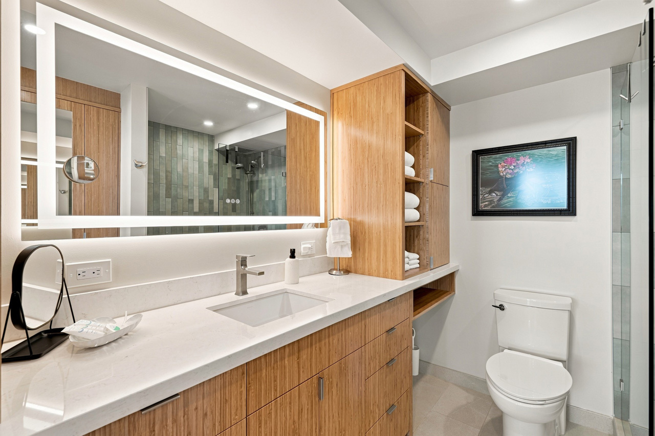 Bathroom 1: 