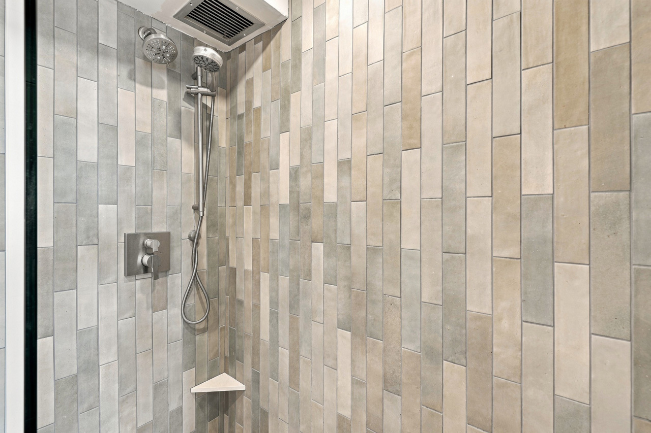 Bathroom 1: 