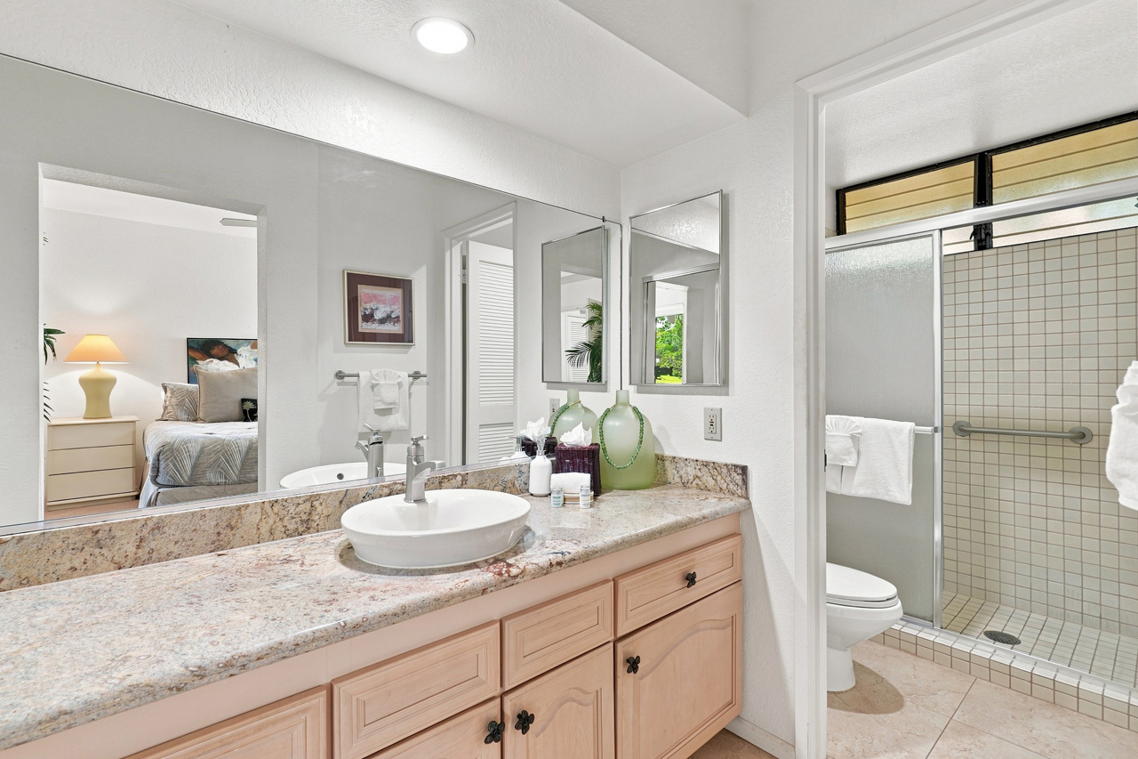 Bathroom 1: 