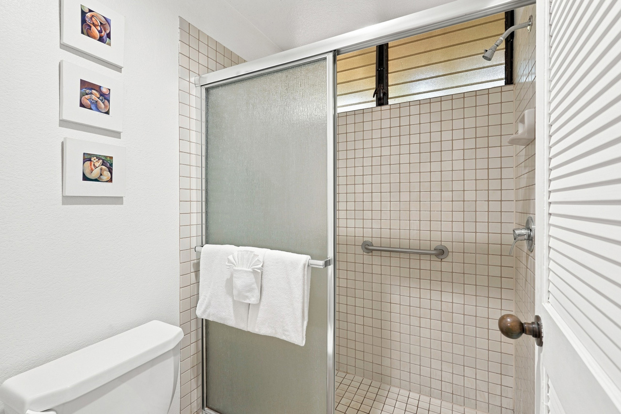 Bathroom 1: 