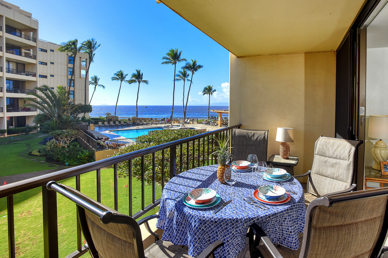 Lanai with ocean & mountain views: 