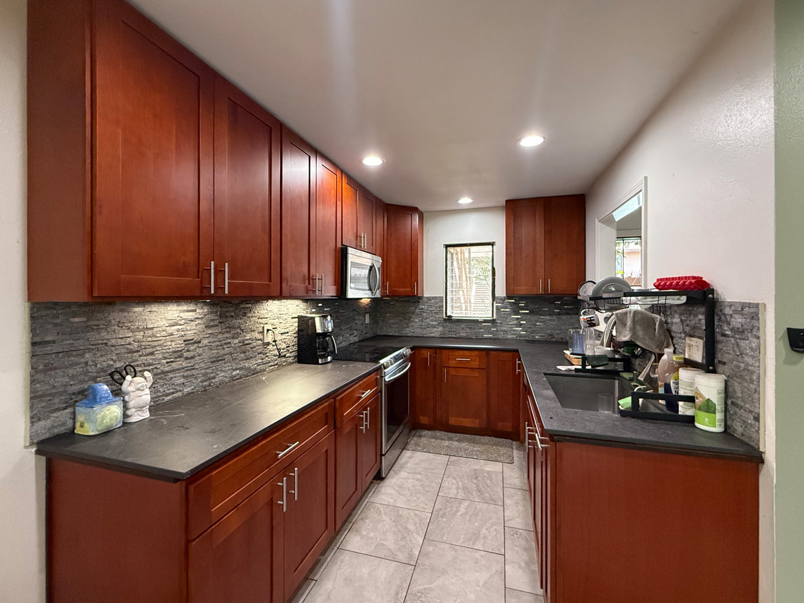 Kitchen: 