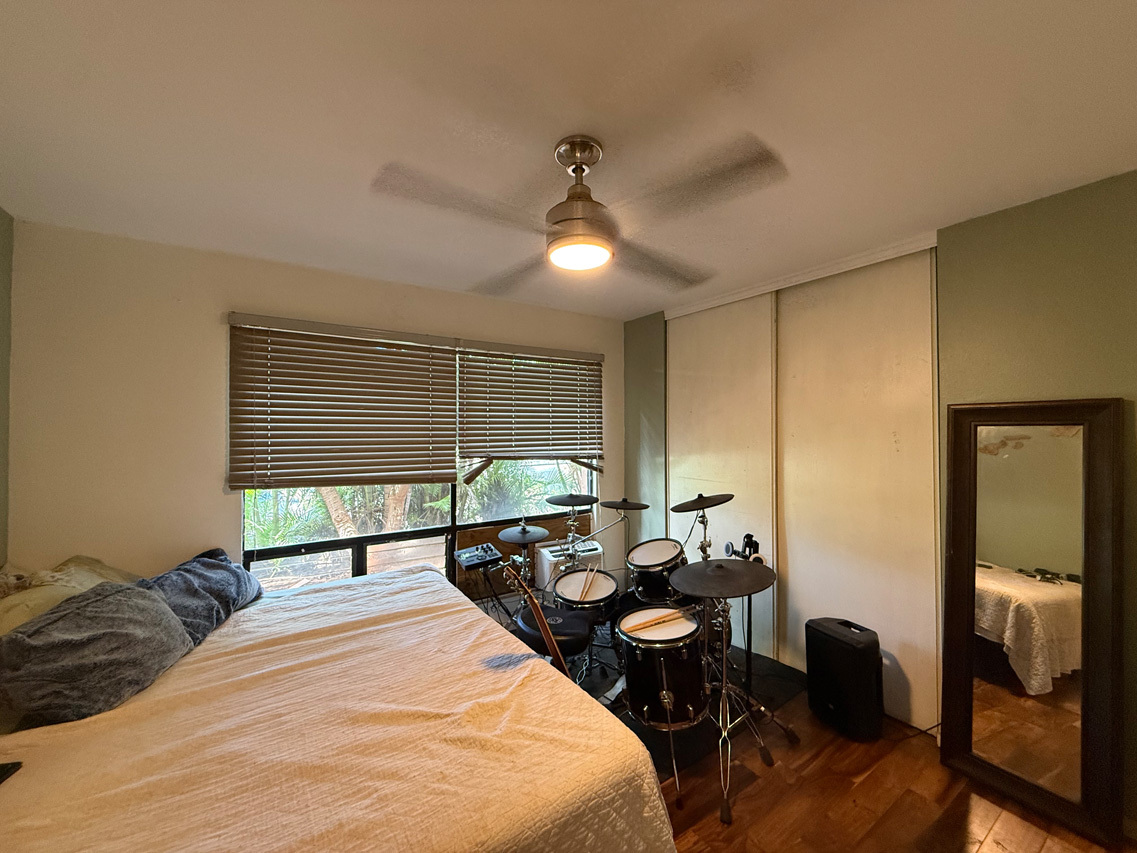 Primary suite: bedroom