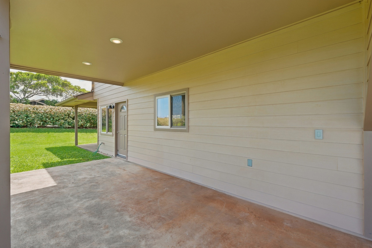 Downstairs lanai: 