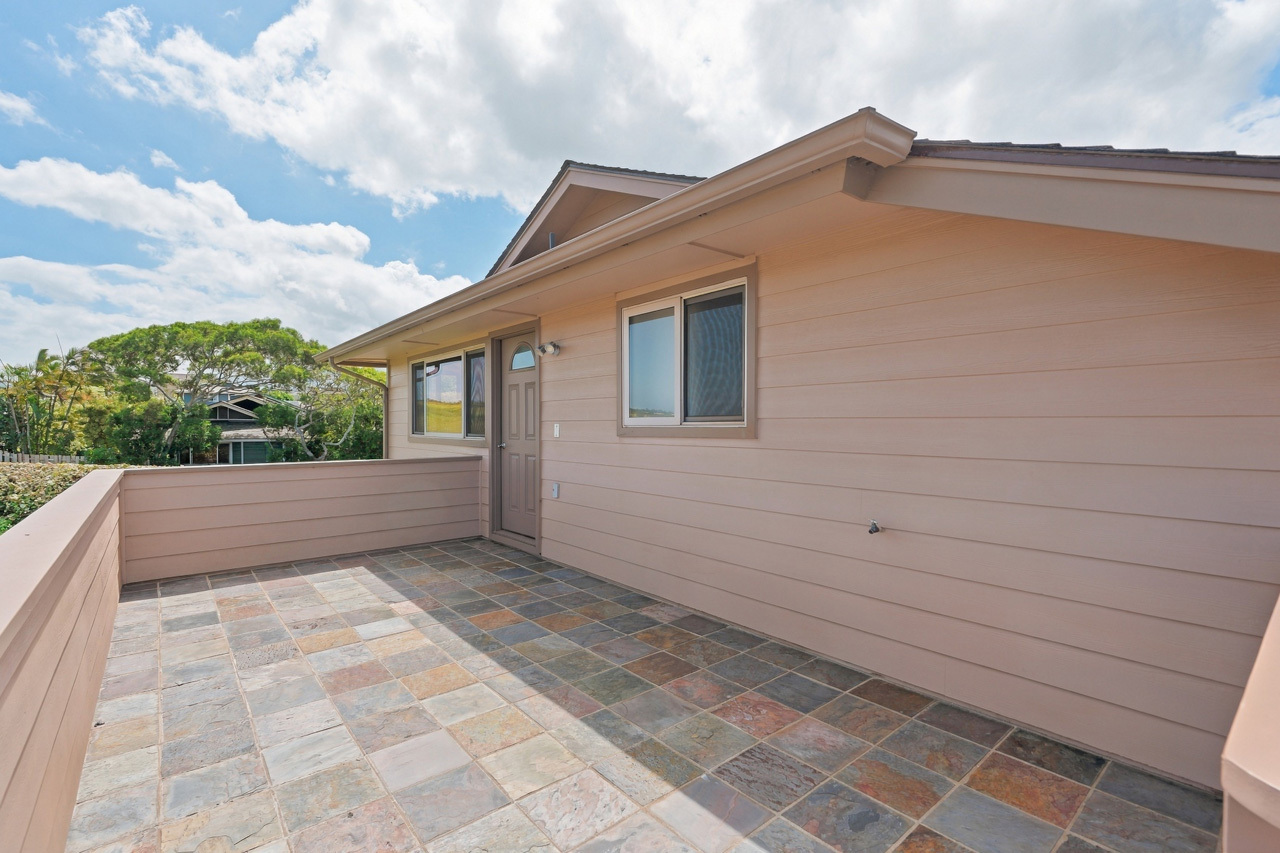 Lanai upstairs: 