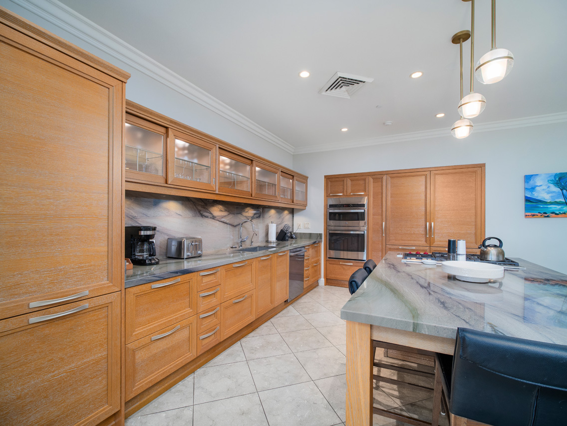 Kitchen: 