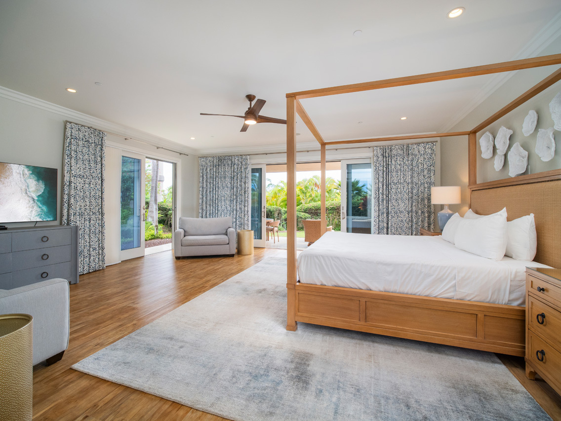 Primary suite: bedroom