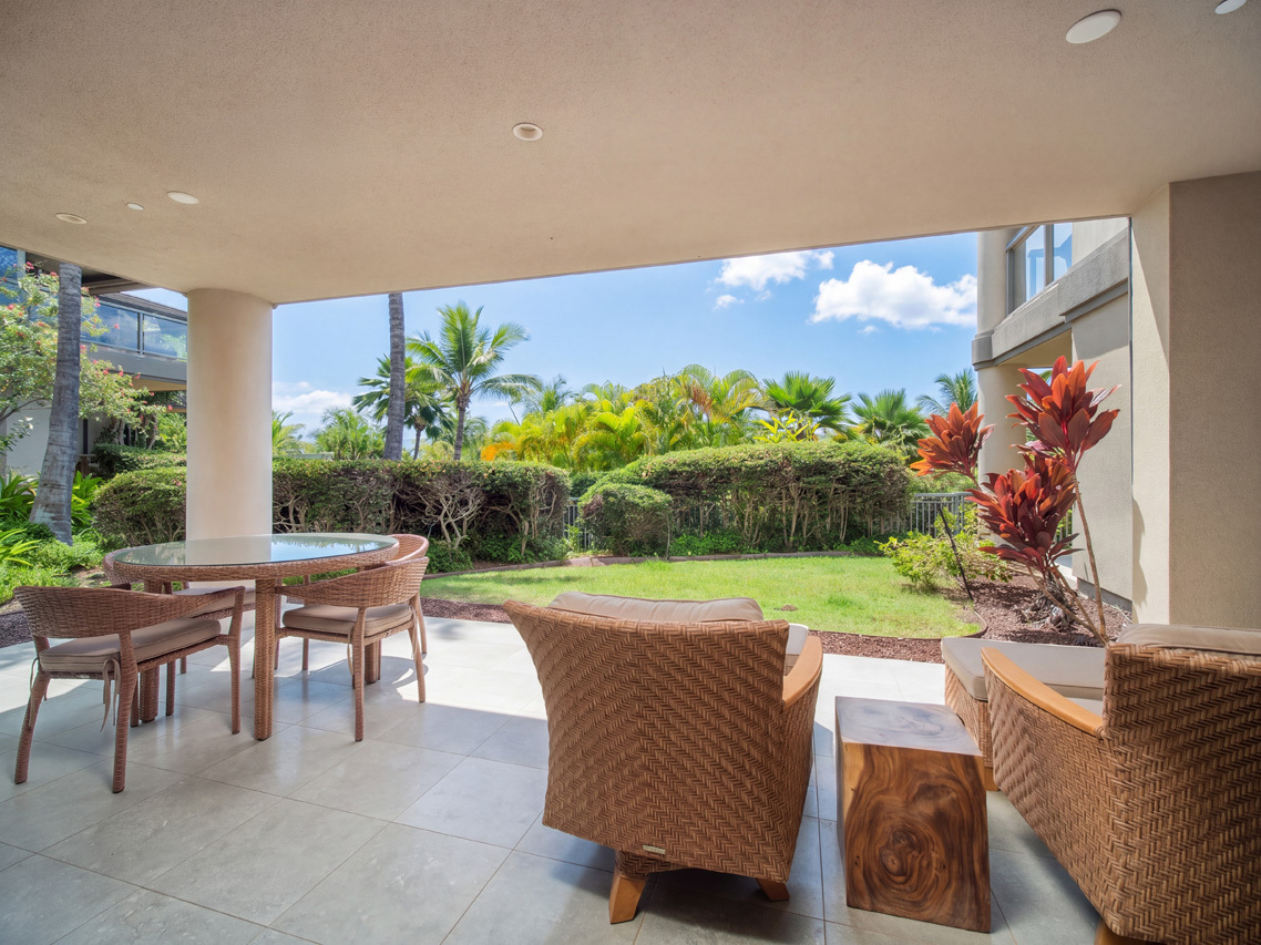 Downstairs lanai: 