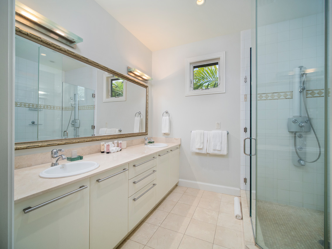 Third suite: bathroom