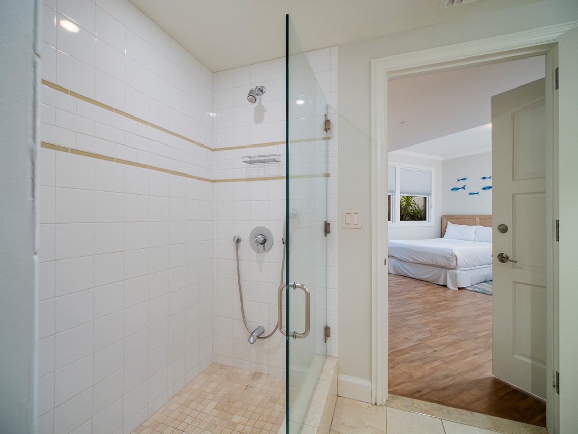 Second suite: bathroom