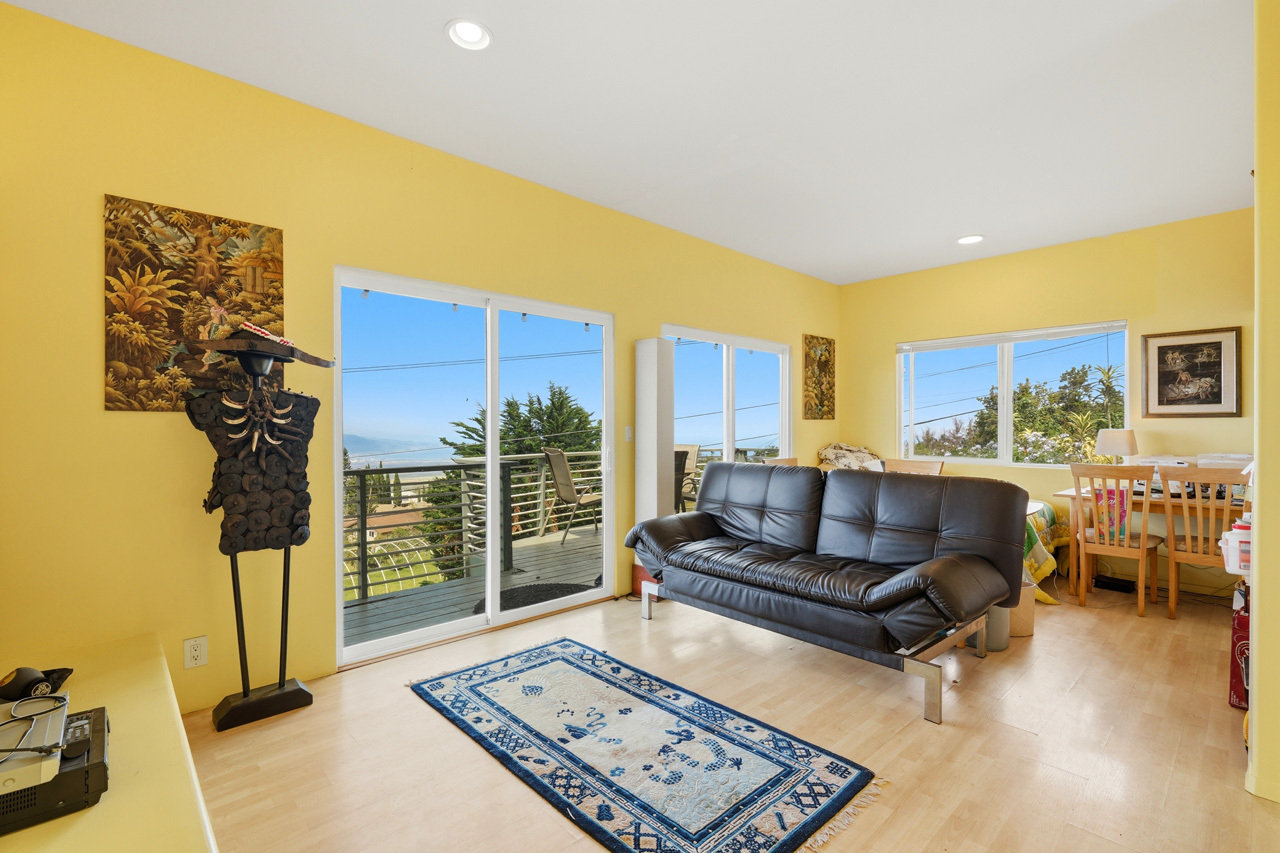 Living room: 