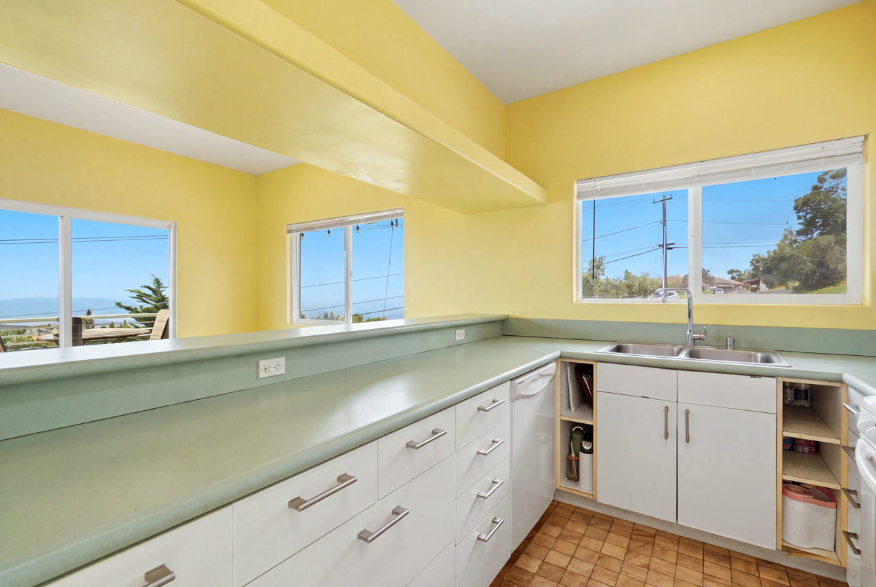 Kitchen: 