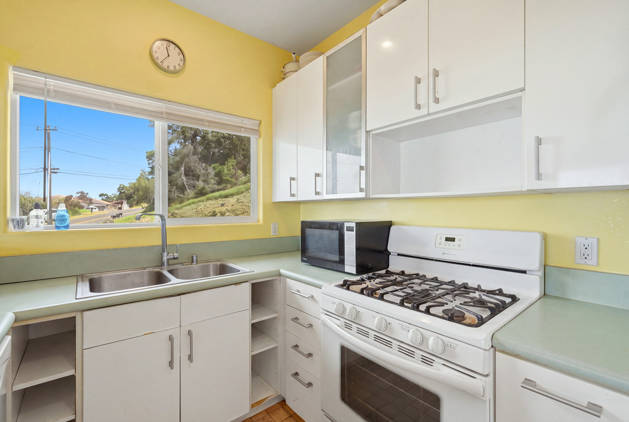 Kitchen: 