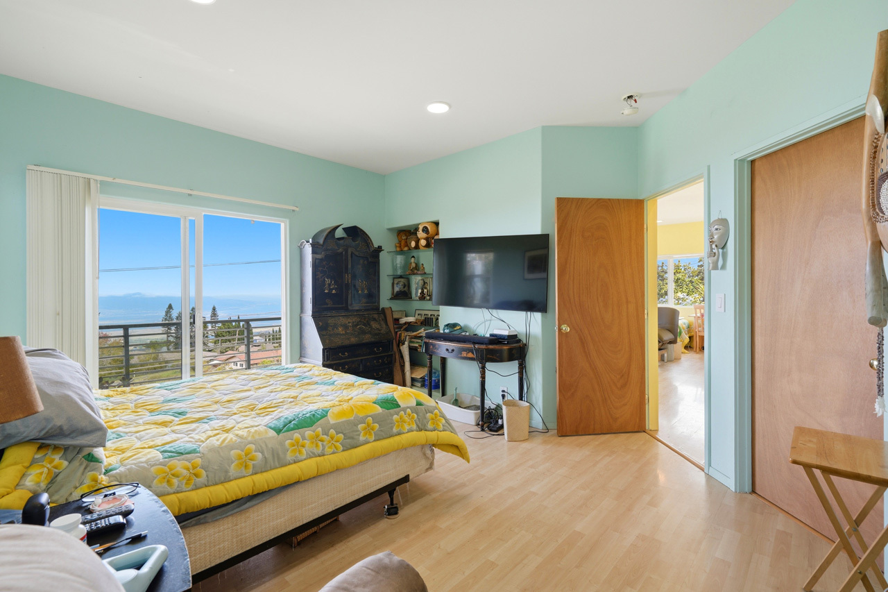 Bedroom 1: 