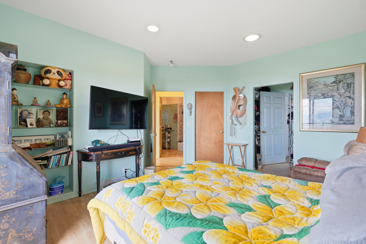 Bedroom 1: 