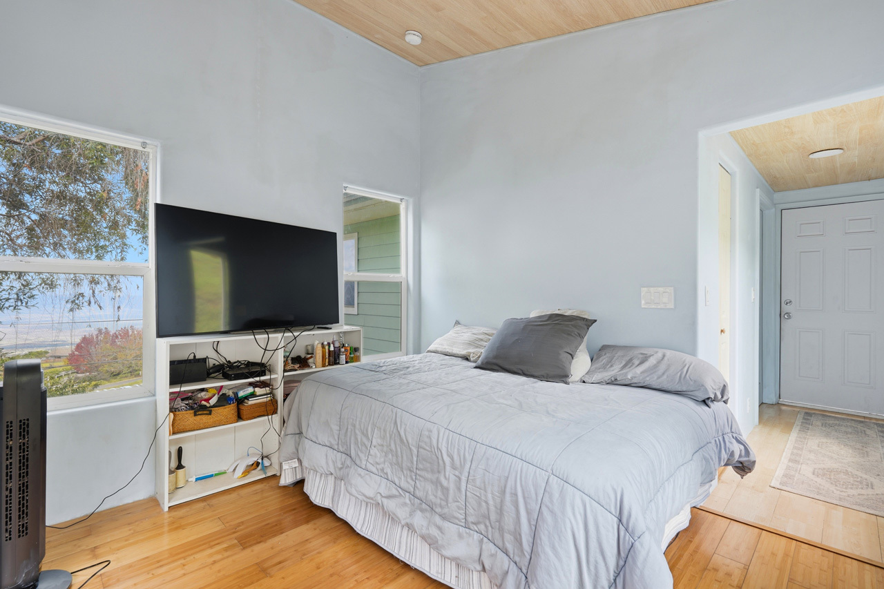 Bedroom 2: 